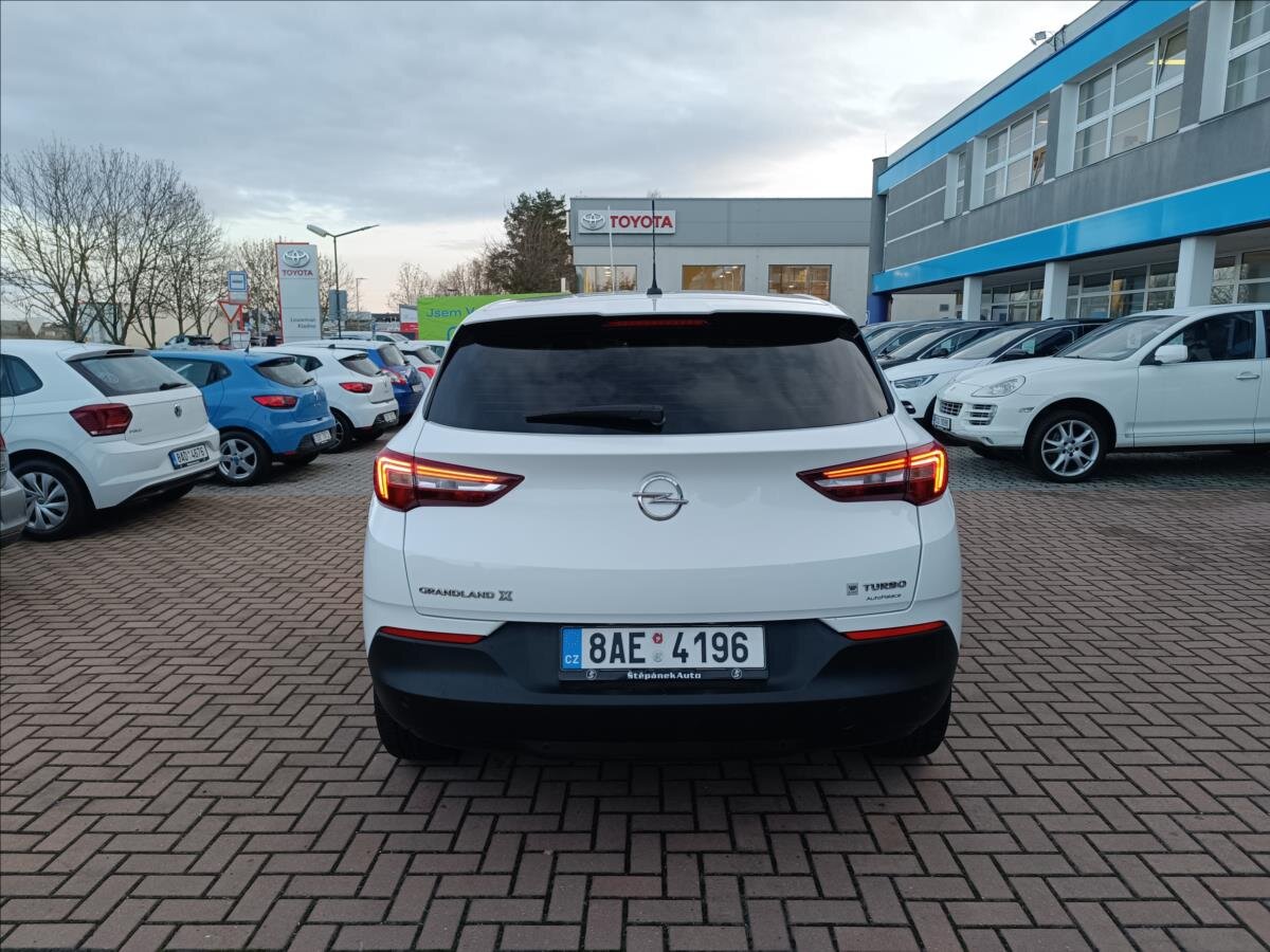 Opel Grandland X SUV 1,2 l 96 kw