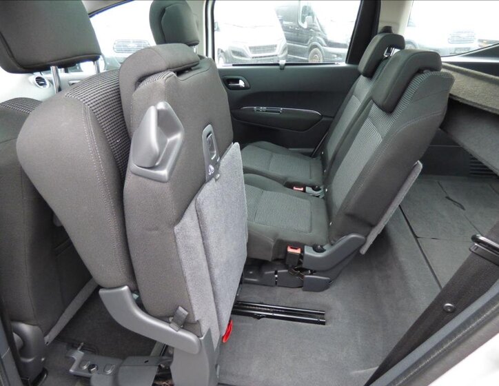 Peugeot 5008 MPV 1,6 l 88 kw