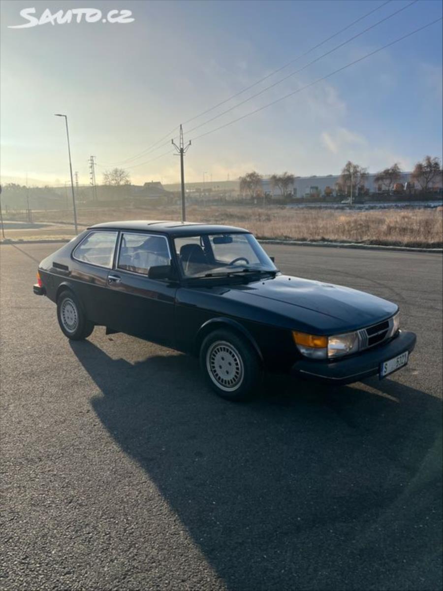 Saab 900