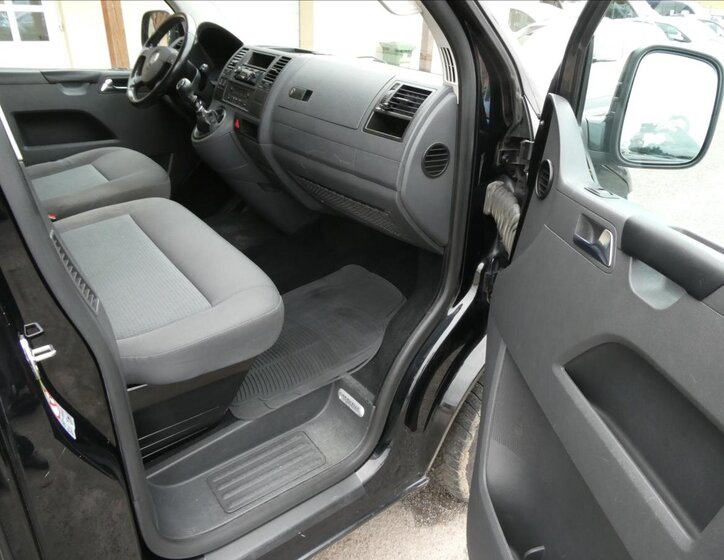 Volkswagen Caravelle Ostatní 2,5 l 96 kw