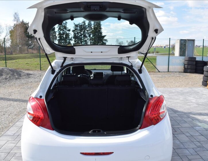 Peugeot 208 Hatchback 1,4 l 50 kw