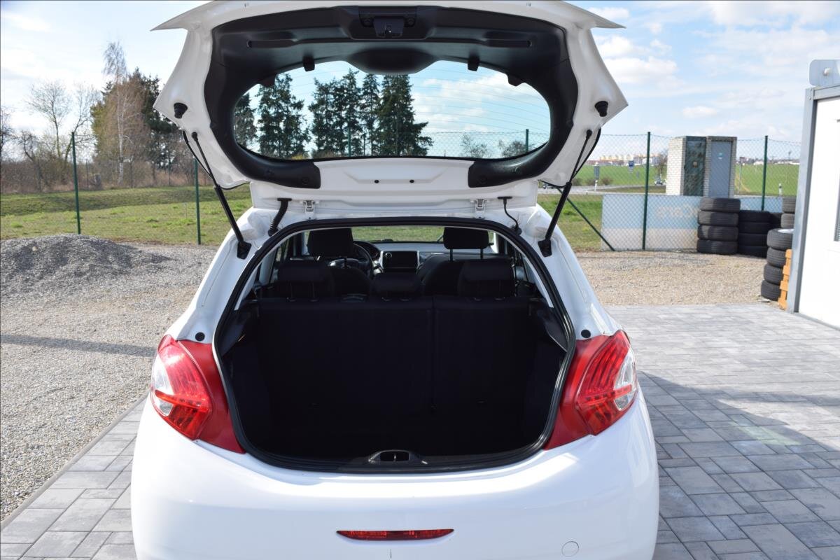 Peugeot 208 Hatchback 1,4 l 50 kw