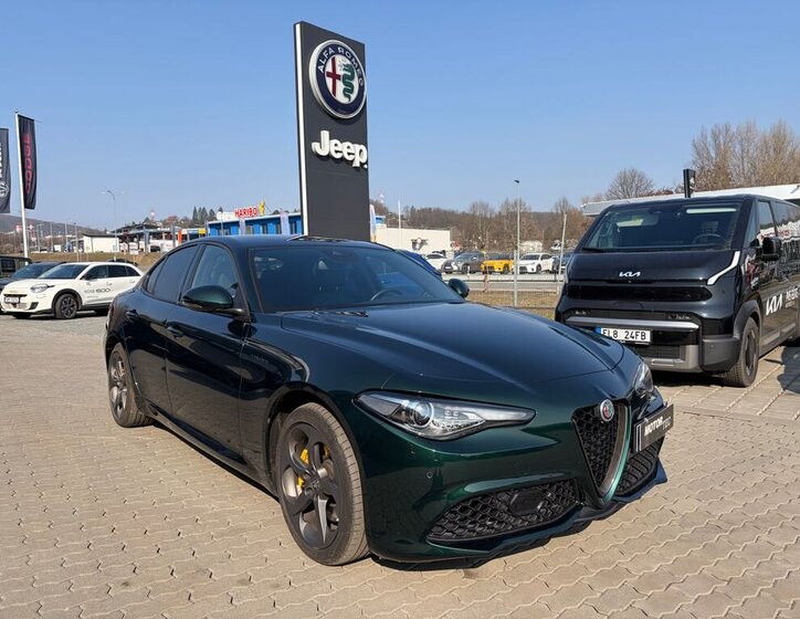 Alfa Romeo Giulia Sedan / Limuzína 2,0 l 206 kw