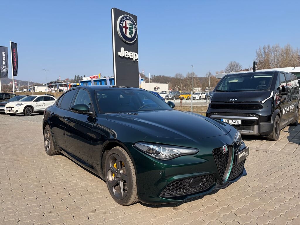 Alfa Romeo Giulia Sedan / Limuzína 2,0 l 206 kw