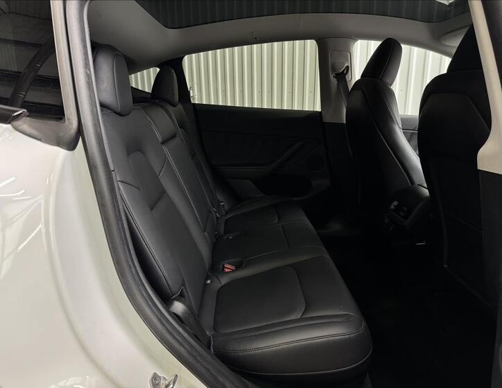 Tesla Model Y 30