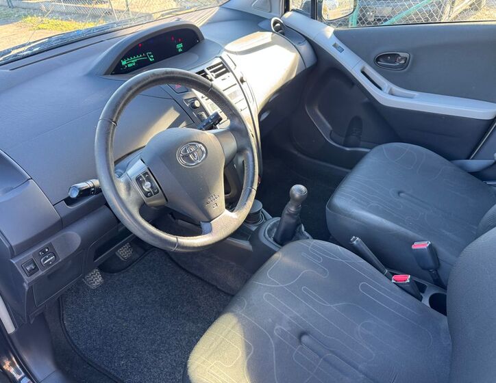 Toyota Yaris 8