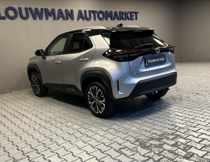 Toyota Yaris Cross 16