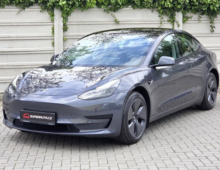 Tesla Model 3 Sedan / Limuzína 0,0 208 kw