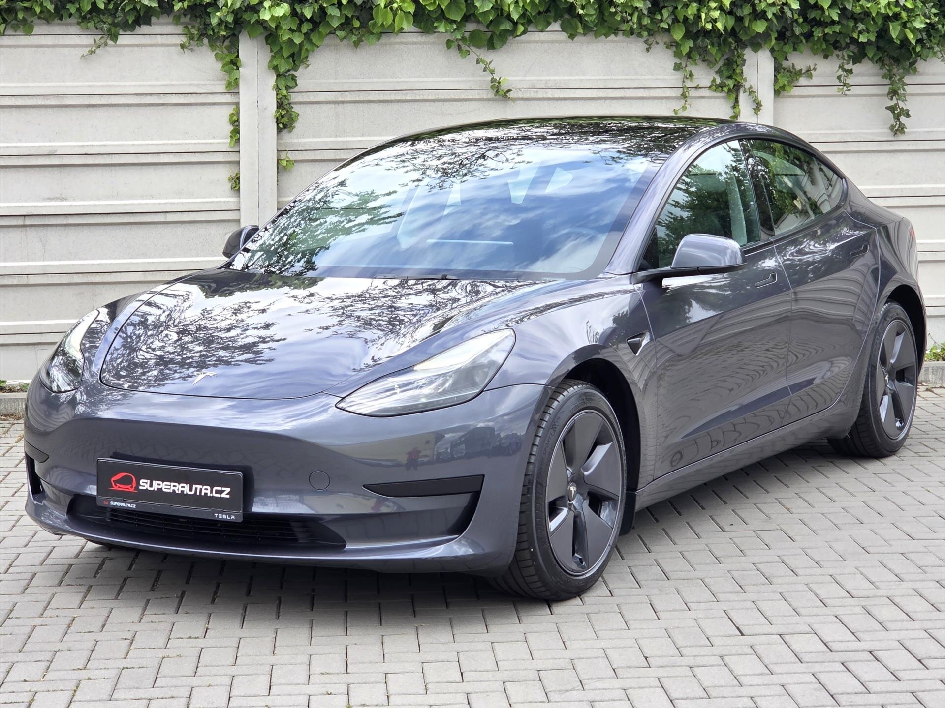 Tesla Model 3 Sedan / Limuzína 0,0 208 kw