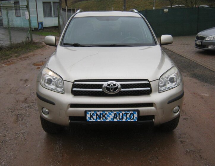 Toyota RAV4 Kombi 2,0 l 112 kw