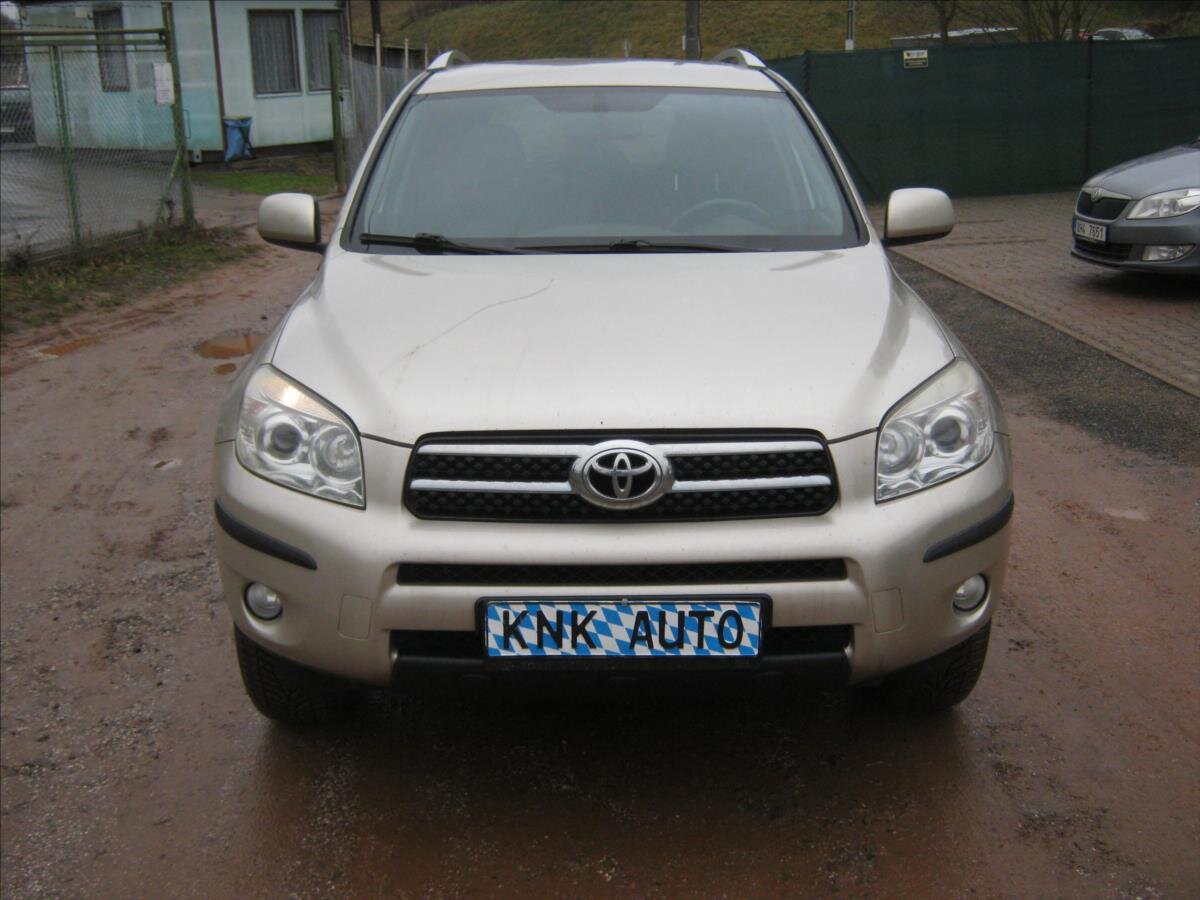Toyota RAV4 Kombi 2,0 l 112 kw
