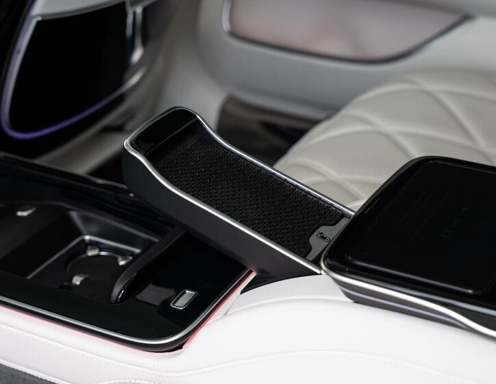 Mercedes-Benz Ostatní Sedan / Limuzína 6,0 l 450 kw