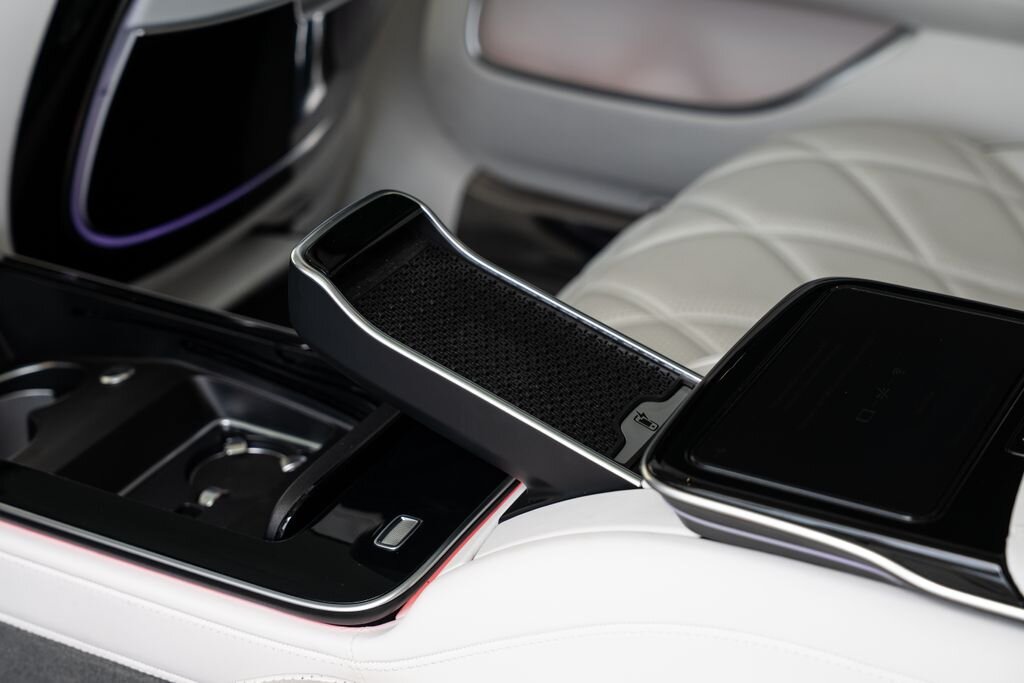 Mercedes-Benz Ostatní Sedan / Limuzína 6,0 l 450 kw