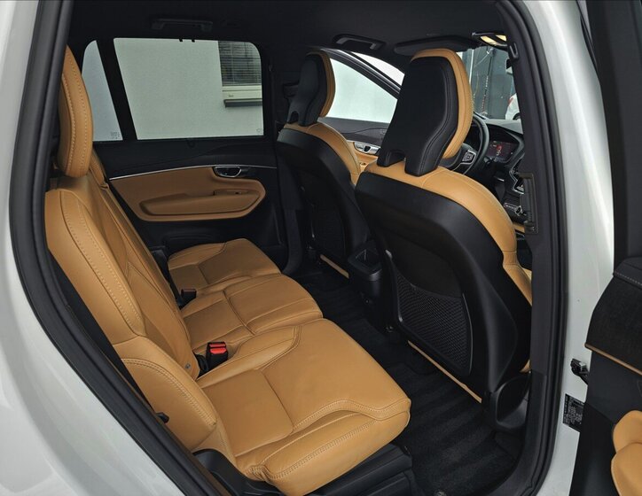 Volvo XC90 38