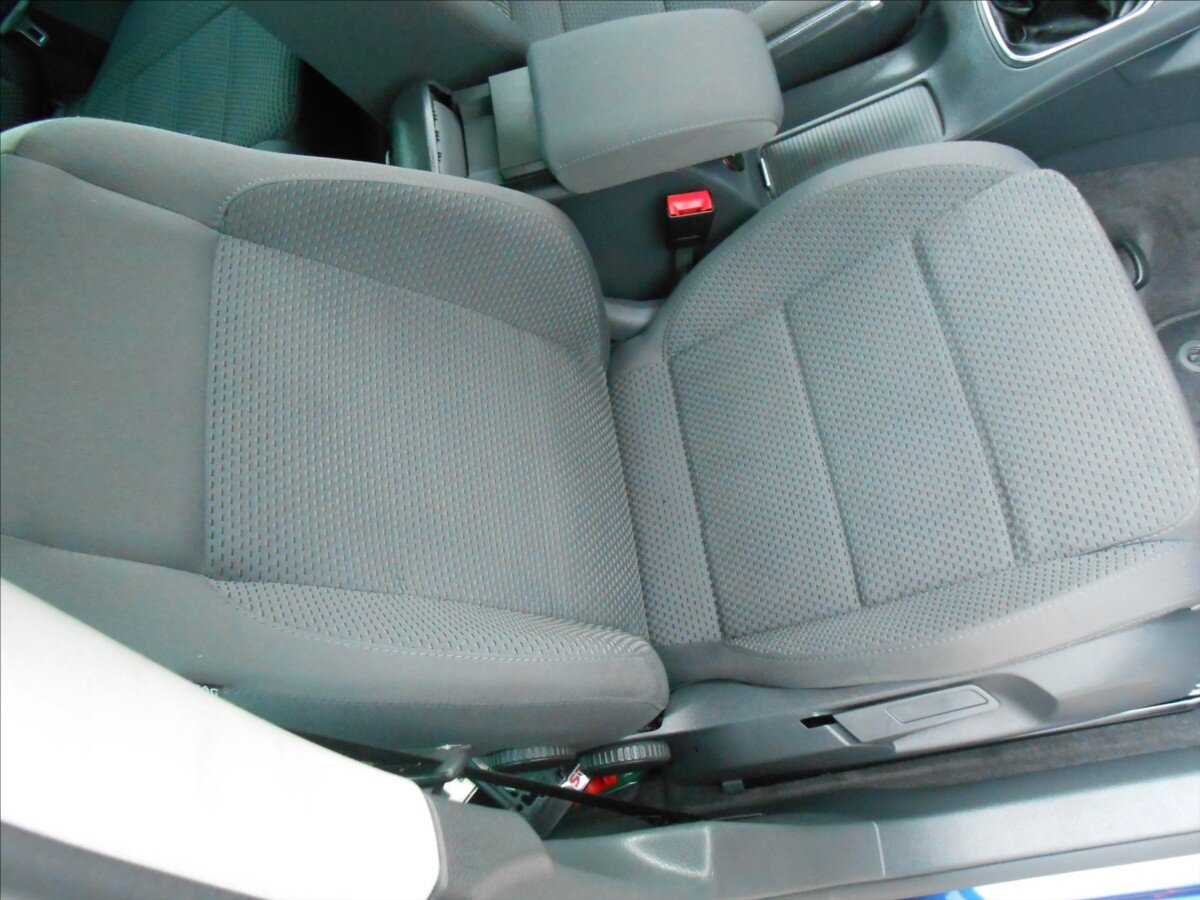 Volkswagen Jetta Sedan 2,0 l 103 kw