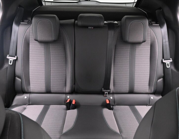 Peugeot 2008 SUV 1,5 l 81 kw