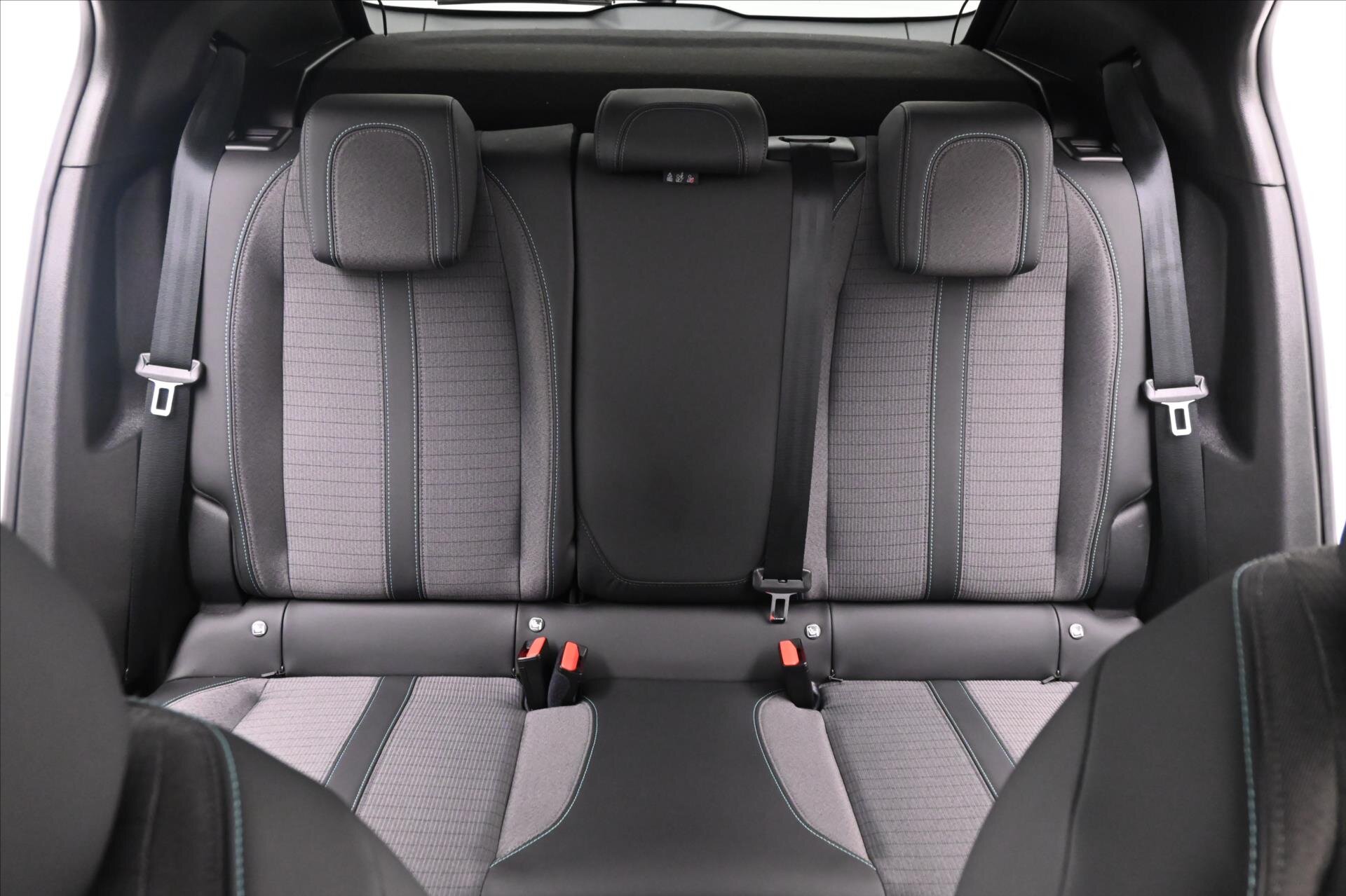 Peugeot 2008 SUV 1,5 l 81 kw