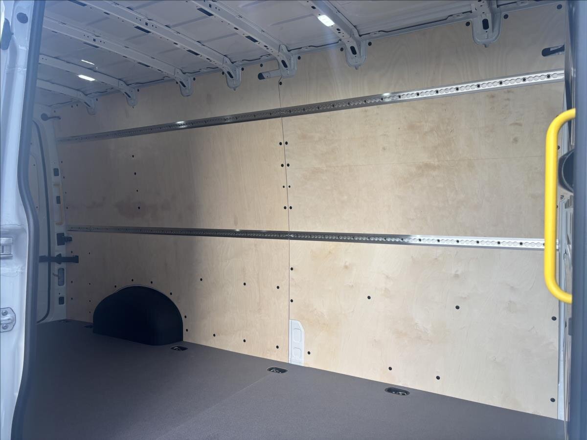 Volkswagen Crafter Skříň 2,0 l 103 kw