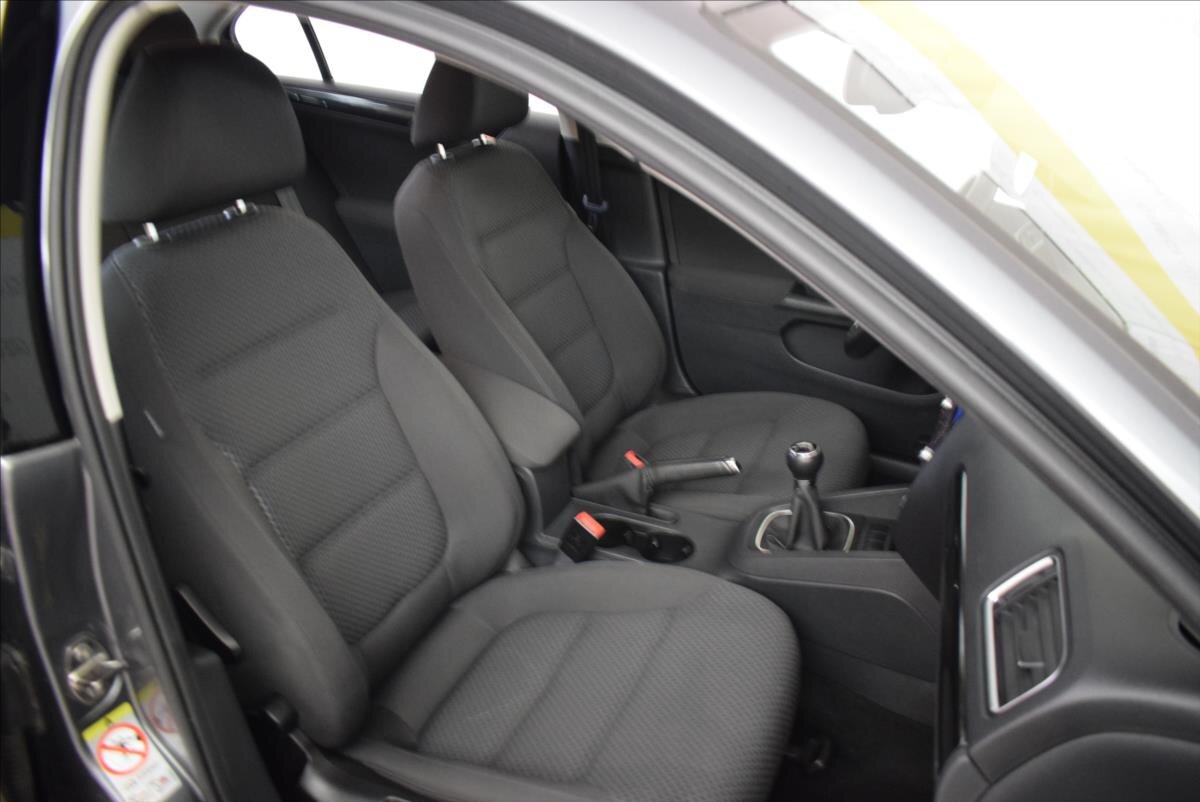 Volkswagen Jetta Sedan / Limuzína 1,2 l 77 kw