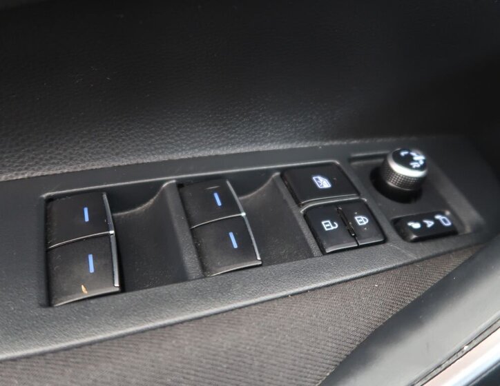 Toyota Corolla Sedan / Limuzína 1,5 l 92 kw