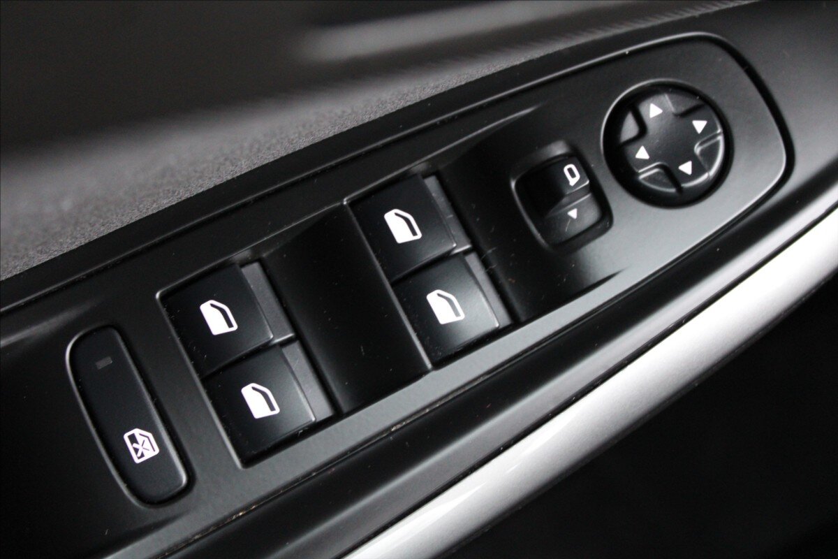 Opel Grandland X SUV / Terénní 1,2 l 96 kw