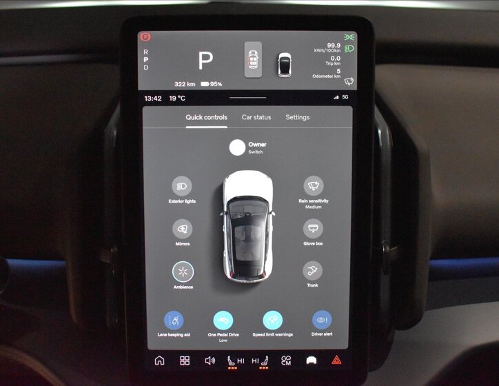 Volvo EX30 SUV / Terénní 0,0 315 kw