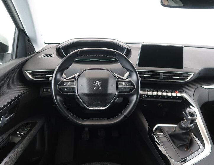 Peugeot 5008 SUV 1,2 l 96 kw