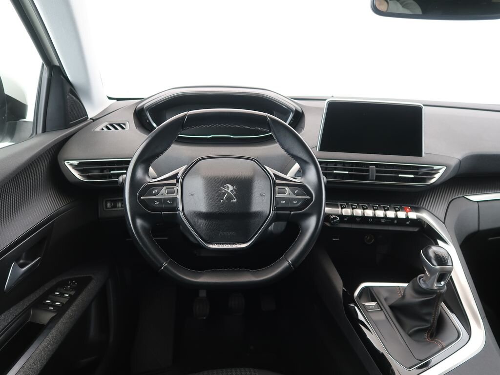 Peugeot 5008 SUV 1,2 l 96 kw