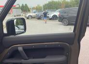 Land Rover Defender 27