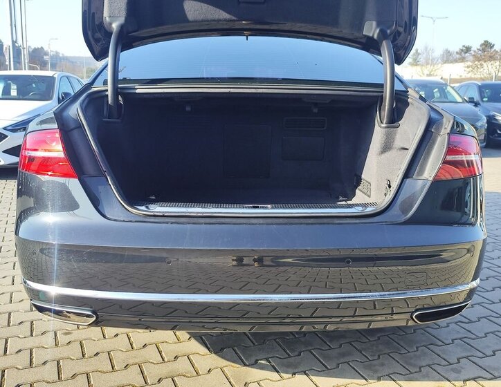 Audi A8 Sedan / Limuzína 3,0 l 190 kw