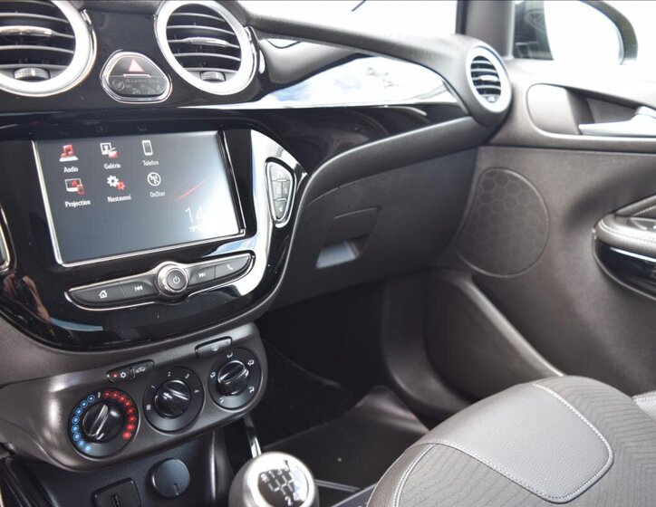 Opel Adam Hatchback 999,0 66 kw