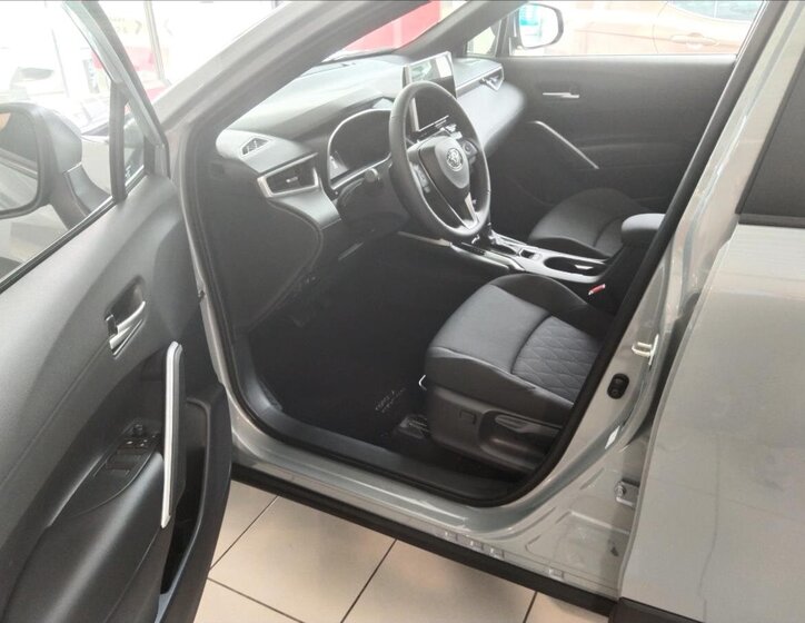 Toyota Corolla Cross 4