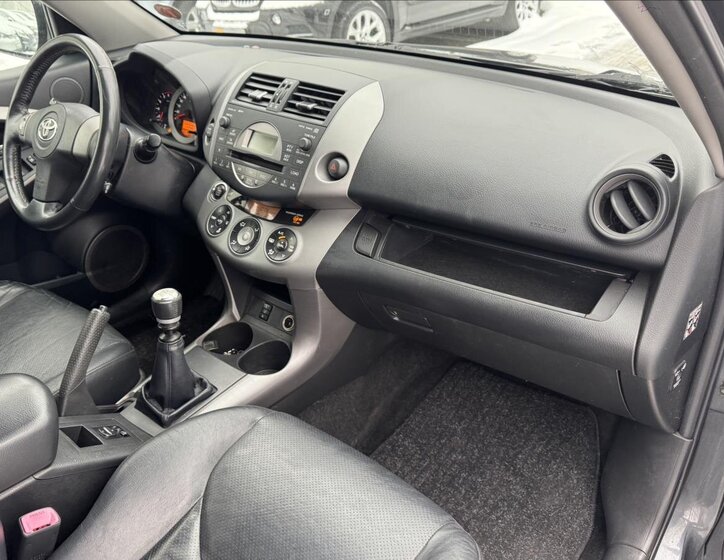 Toyota RAV4 SUV 2,2 l 100 kw