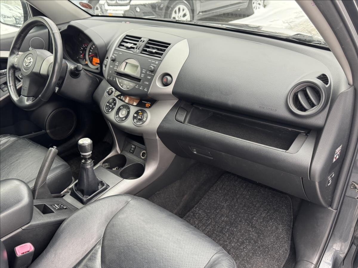 Toyota RAV4 SUV 2,2 l 100 kw