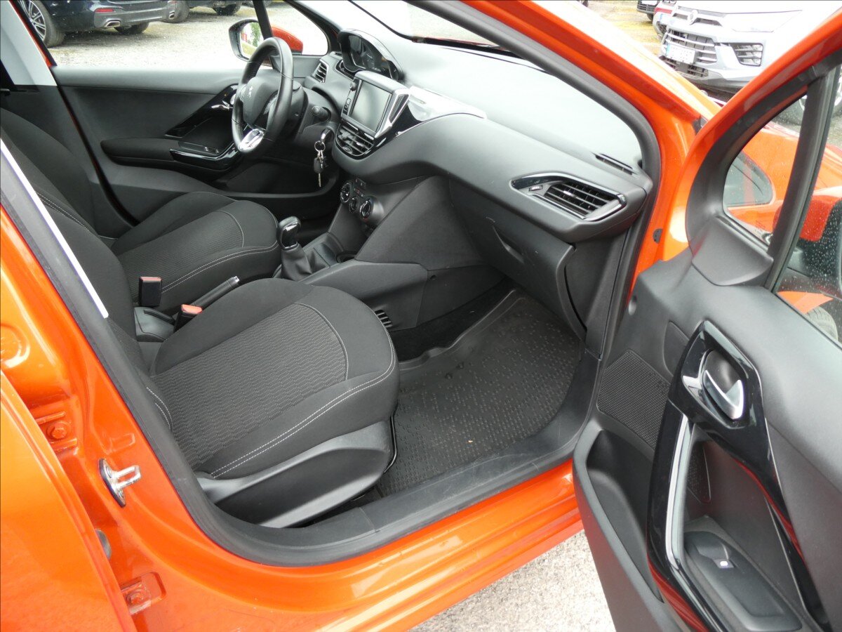 Peugeot 208 Hatchback 1,2 l 61 kw