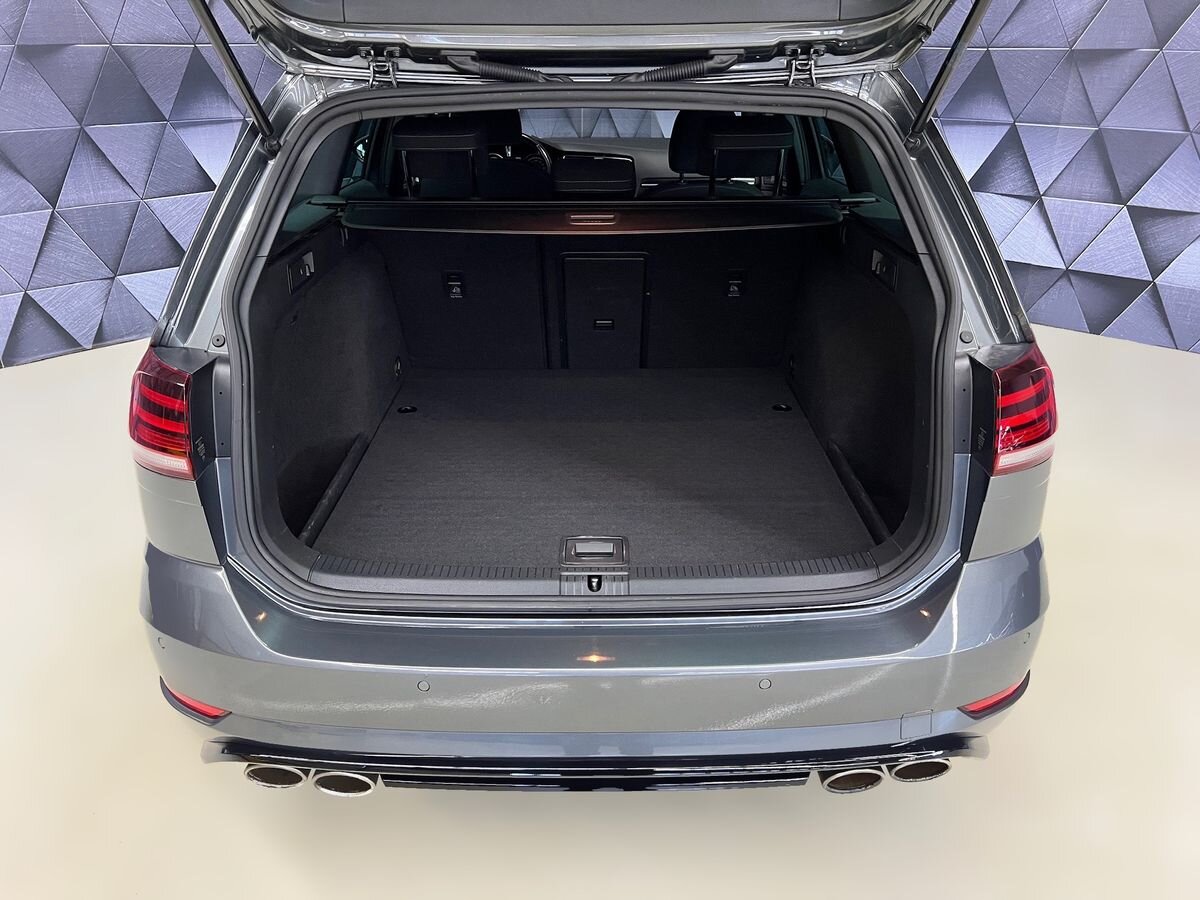 Volkswagen Golf Kombi 2,0 l 221 kw