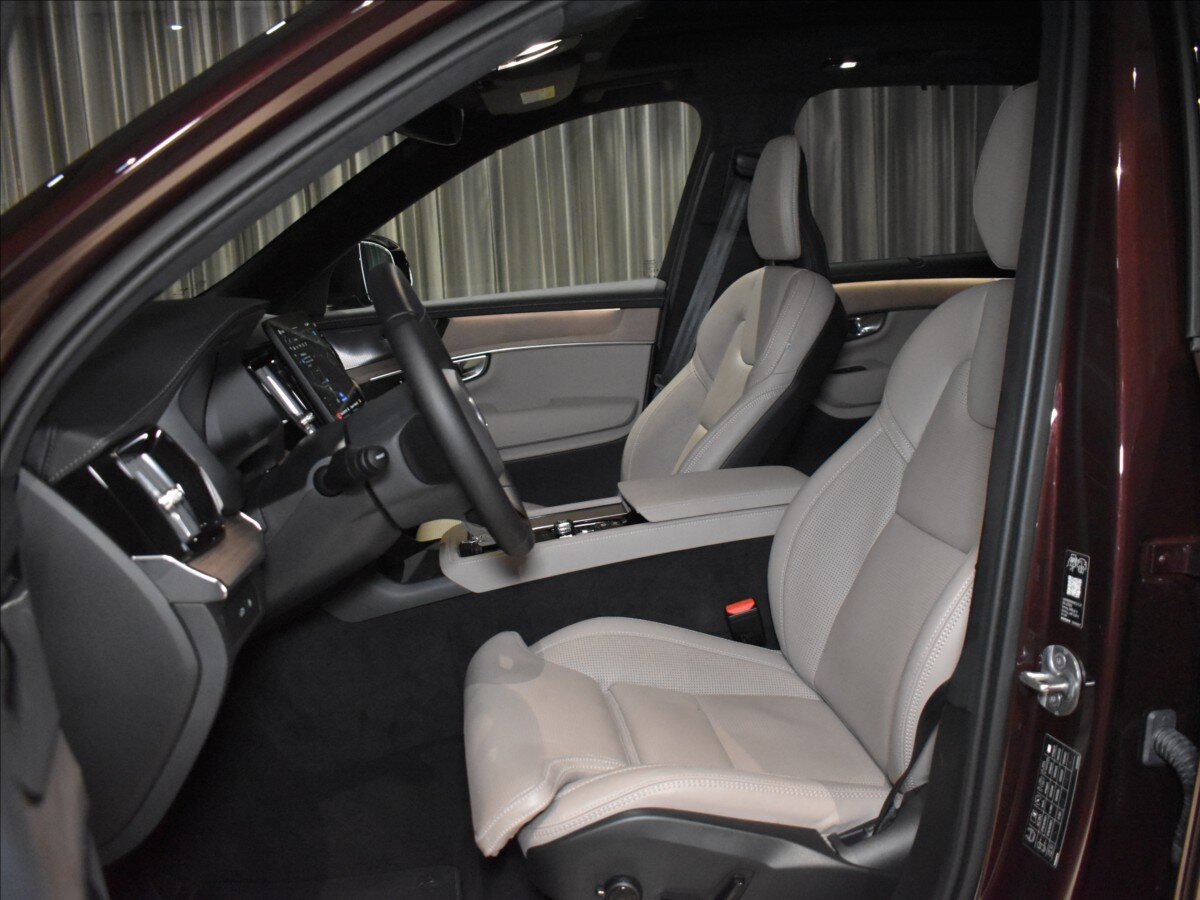 Volvo XC90 SUV / Terénní 2,0 l 335 kw