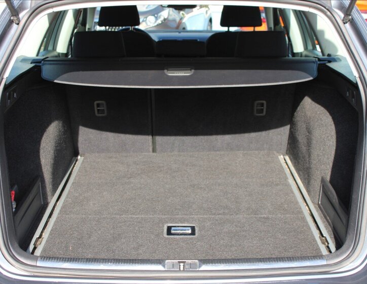 Volkswagen Passat Kombi 1,6 l 77 kw