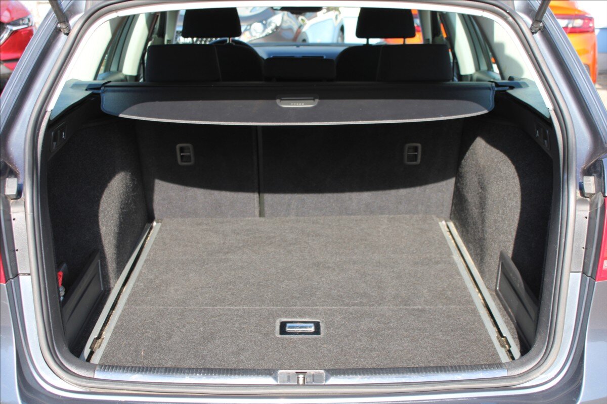 Volkswagen Passat Kombi 1,6 l 77 kw