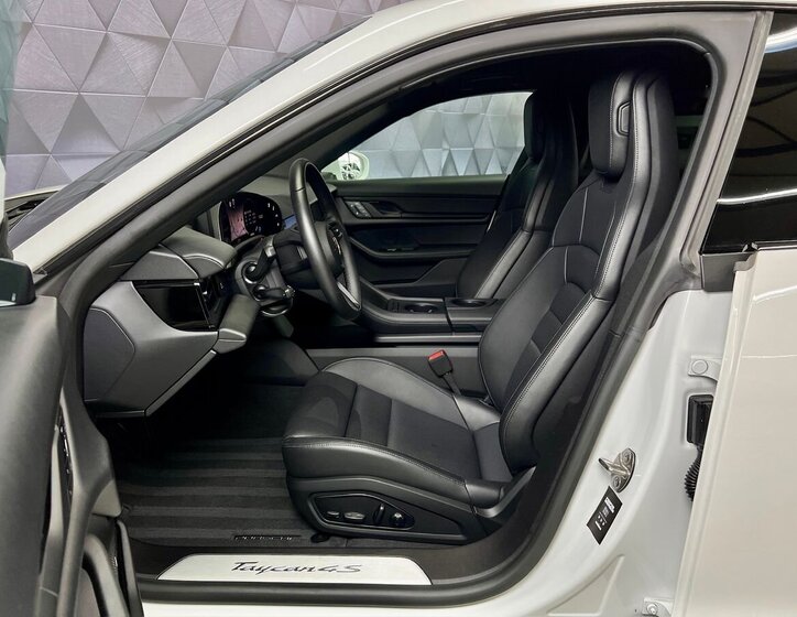 Porsche Taycan Sedan / Limuzína 0,0 320 kw