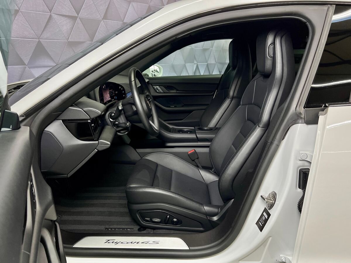 Porsche Taycan Sedan / Limuzína 0,0 320 kw