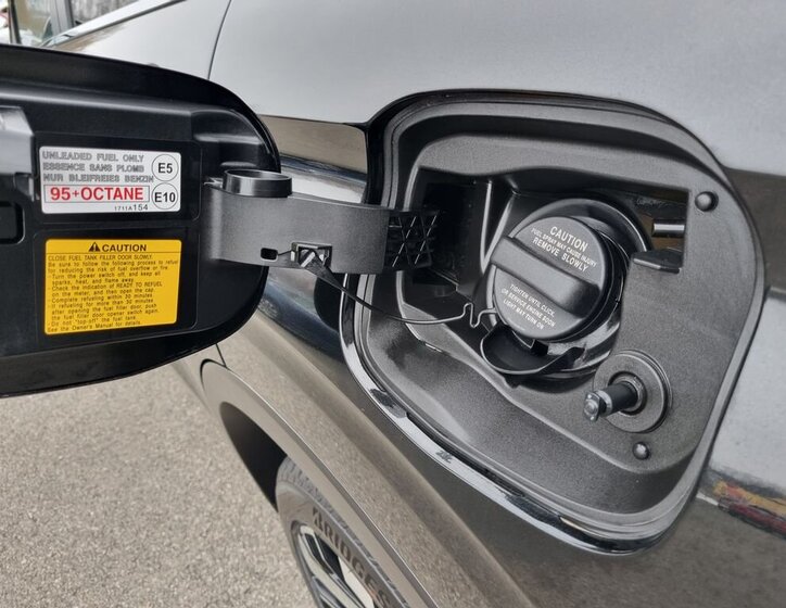 Mitsubishi Outlander SUV 2,4 l 225 kw