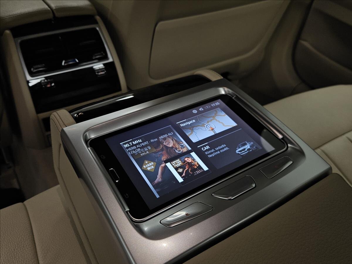 BMW Řada 7 Sedan 3,0 l 195 kw