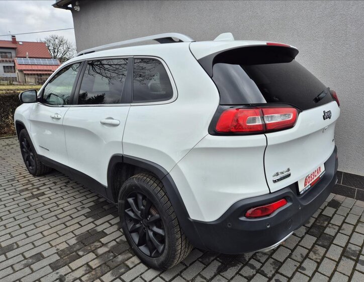 Jeep Cherokee SUV 2,2 l 147 kw