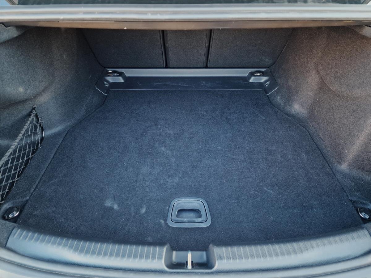 Mercedes-Benz Třídy C Sedan / Limuzína 2,0 l 147 kw