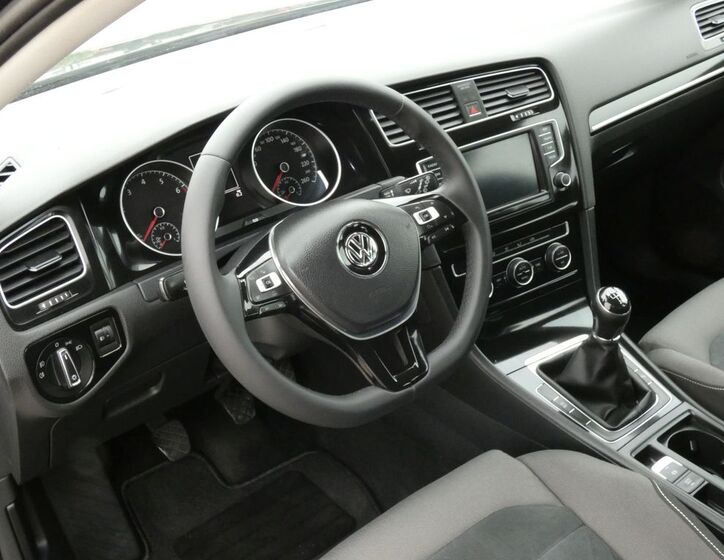 Volkswagen Golf 25