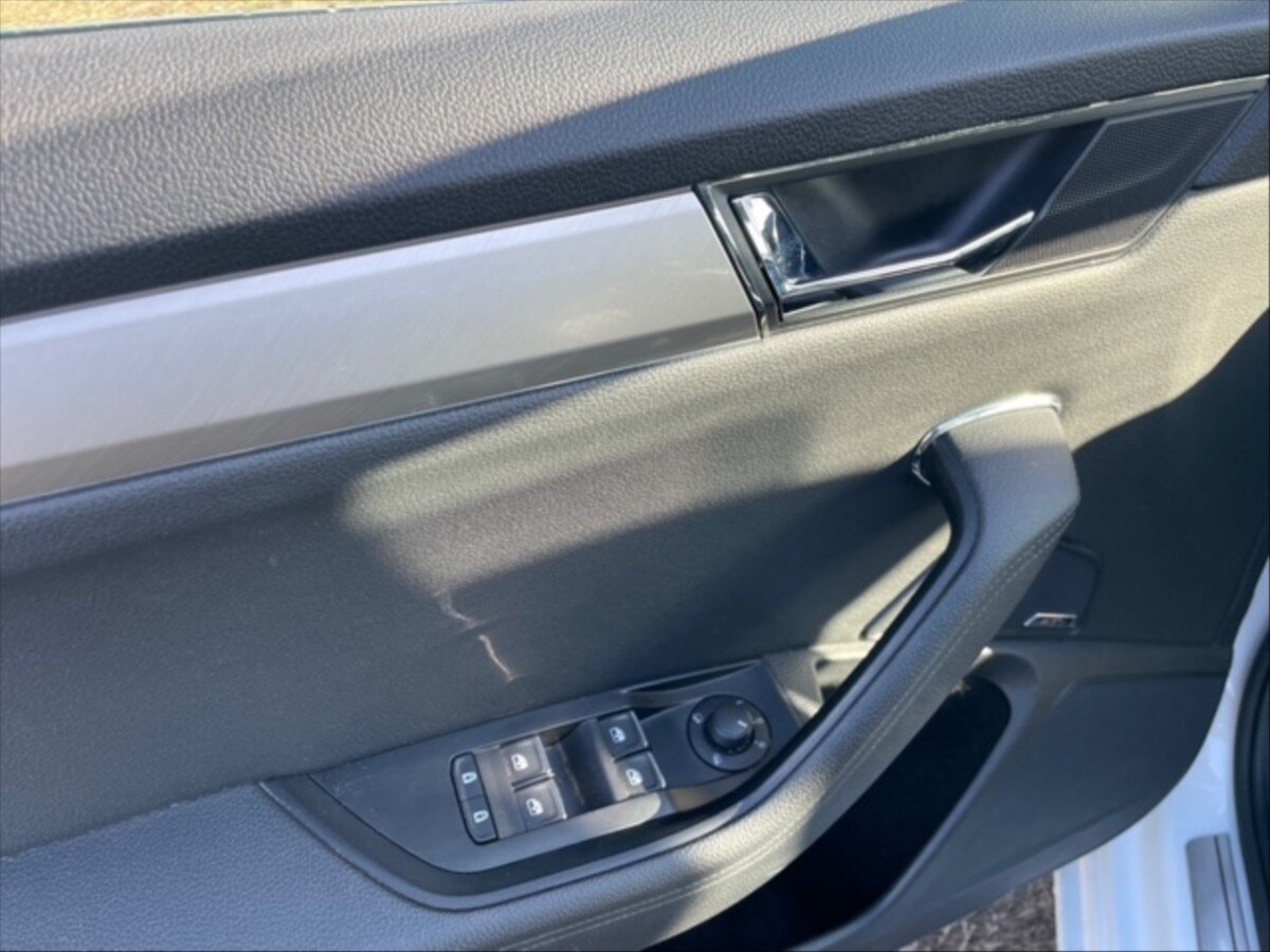 Škoda Superb Sedan / Limuzína 2,0 l 206 kw