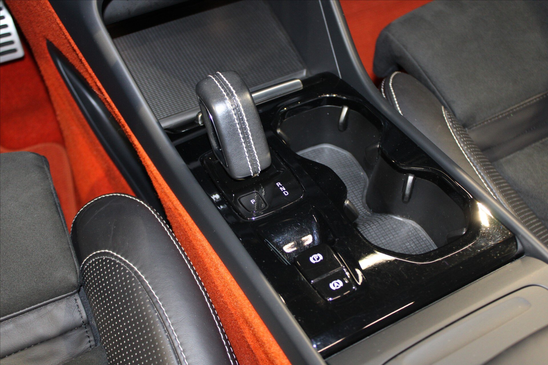 Volvo XC40 SUV / Terénní 2,0 l 140 kw