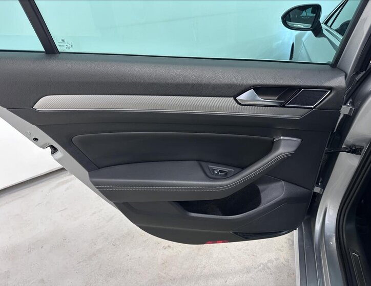 Volkswagen Passat Sedan / Limuzína 2,0 l 162 kw