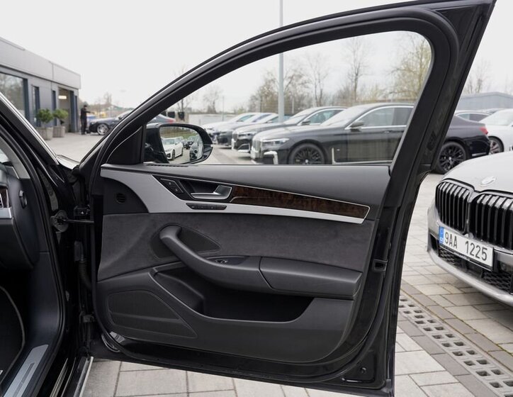 Audi A8 Sedan / Limuzína 3,0 l 213 kw